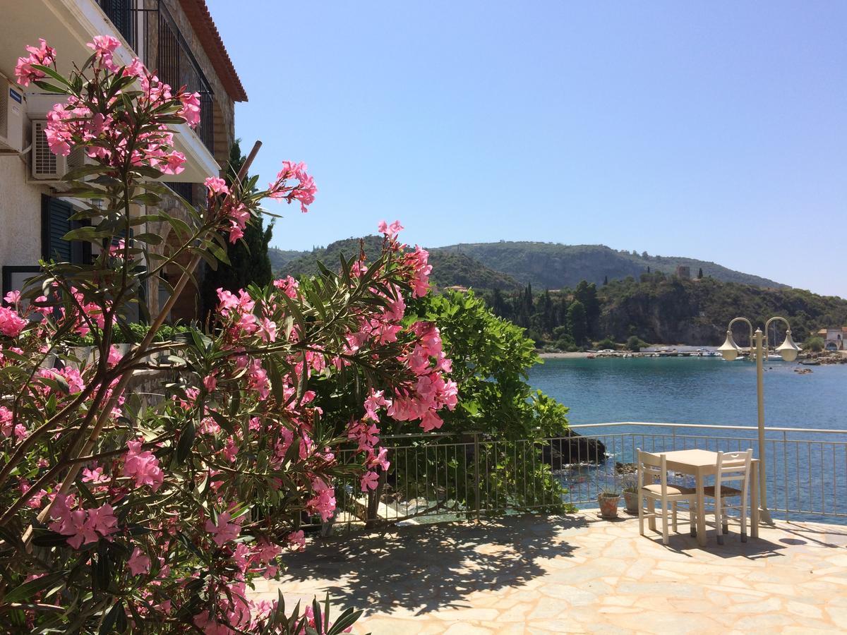 Les Sirenes Kardamili Hotell Exteriör bild