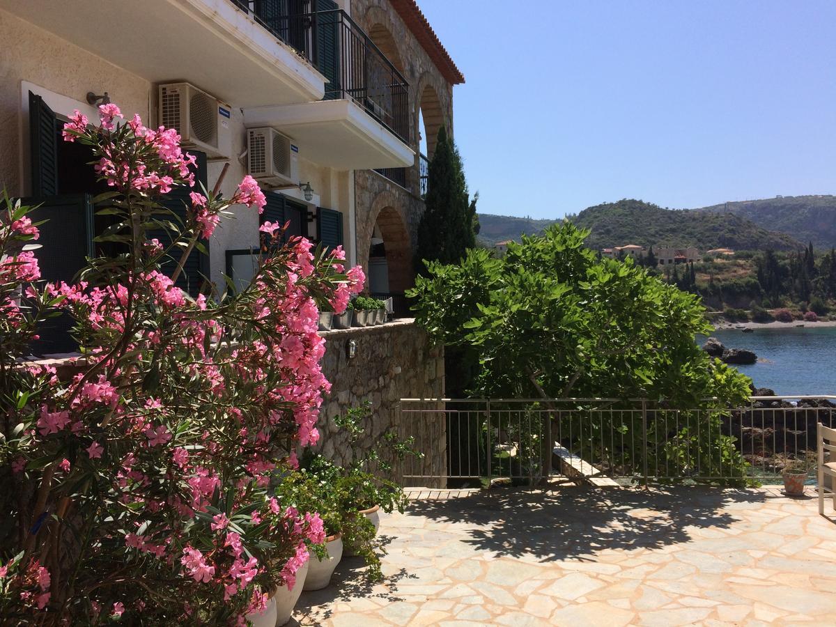 Les Sirenes Kardamili Hotell Exteriör bild